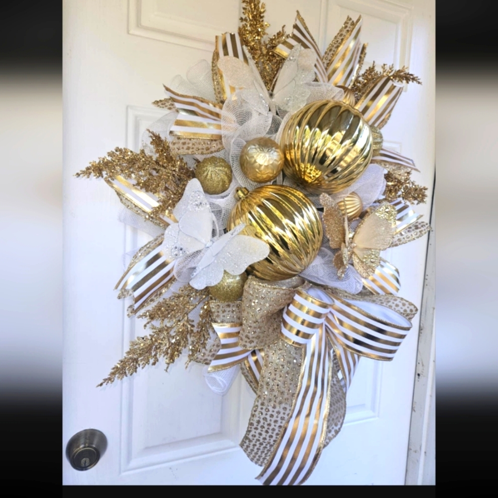Elegant Gold and White Holiday Wreath - Picture 2 of 6